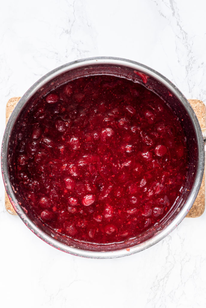 2-Ingredient Homemade Cranberry Sauce