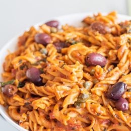 A bowl of One Pot Vegan Italian Pasta with kalamata olives.